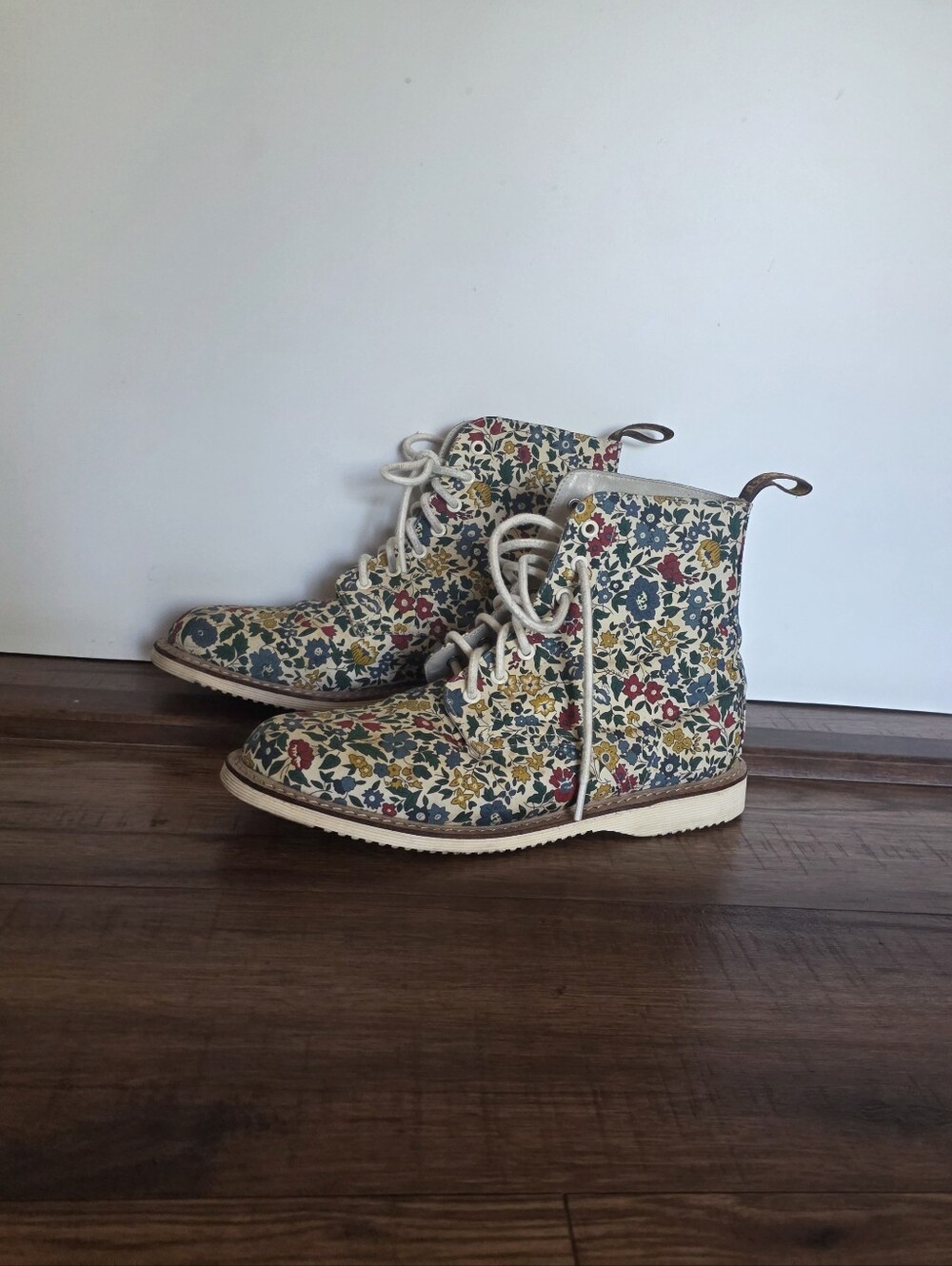 Dr. Martens Liberty Of London - Picture 2 of 6